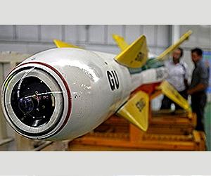 http://www.spacedaily.com/images-lg/qassed-2-laser-guided-smart-bomb-iran-lg.jpg